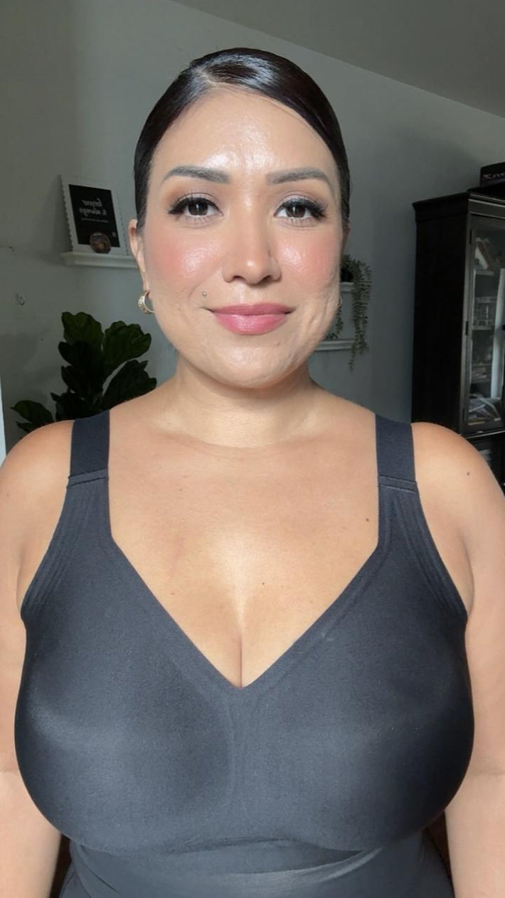 Customer wearing a gray wireless bra